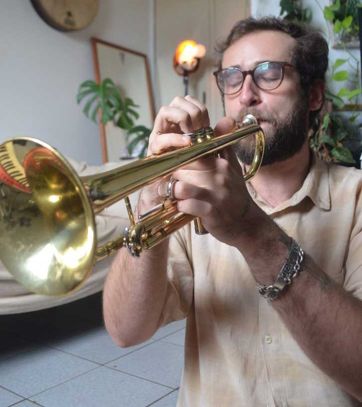Klaf tocando